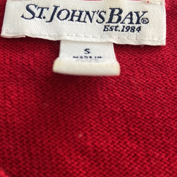 St. John’s Bay sweater. Red cotton V neck seater with a grey argyle - Picture 3 of 3